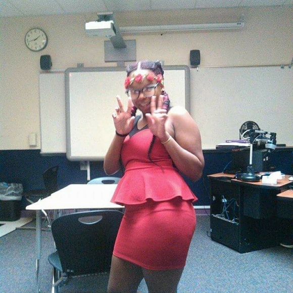 Red Dress - Picture 5 of 6